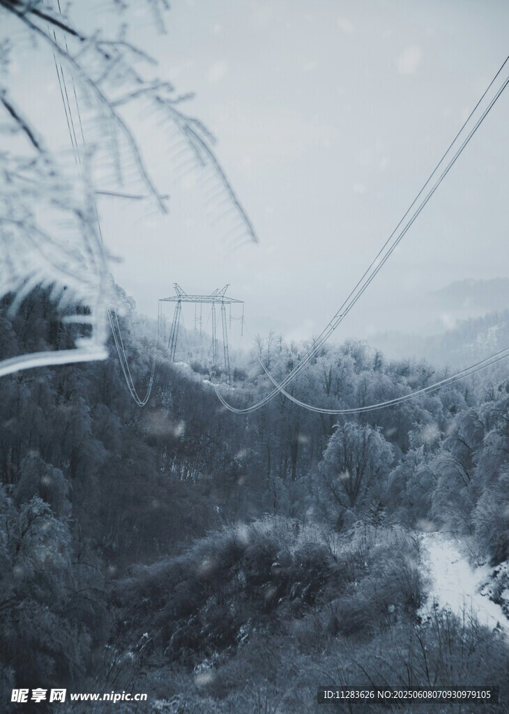 冬日山林雪景電力設(shè)施