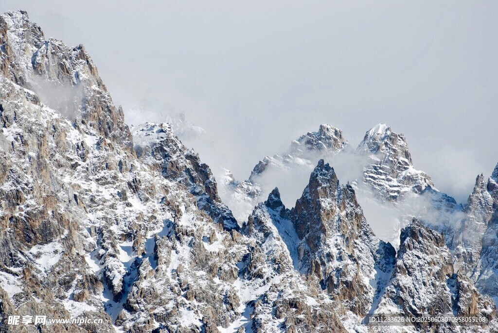 雪山壯麗景致