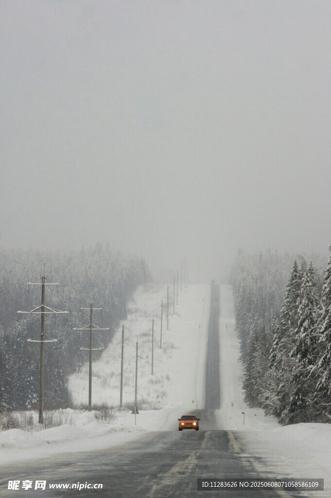 雪天公路景象