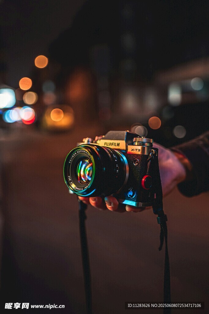 手持相機夜景拍攝瞬間