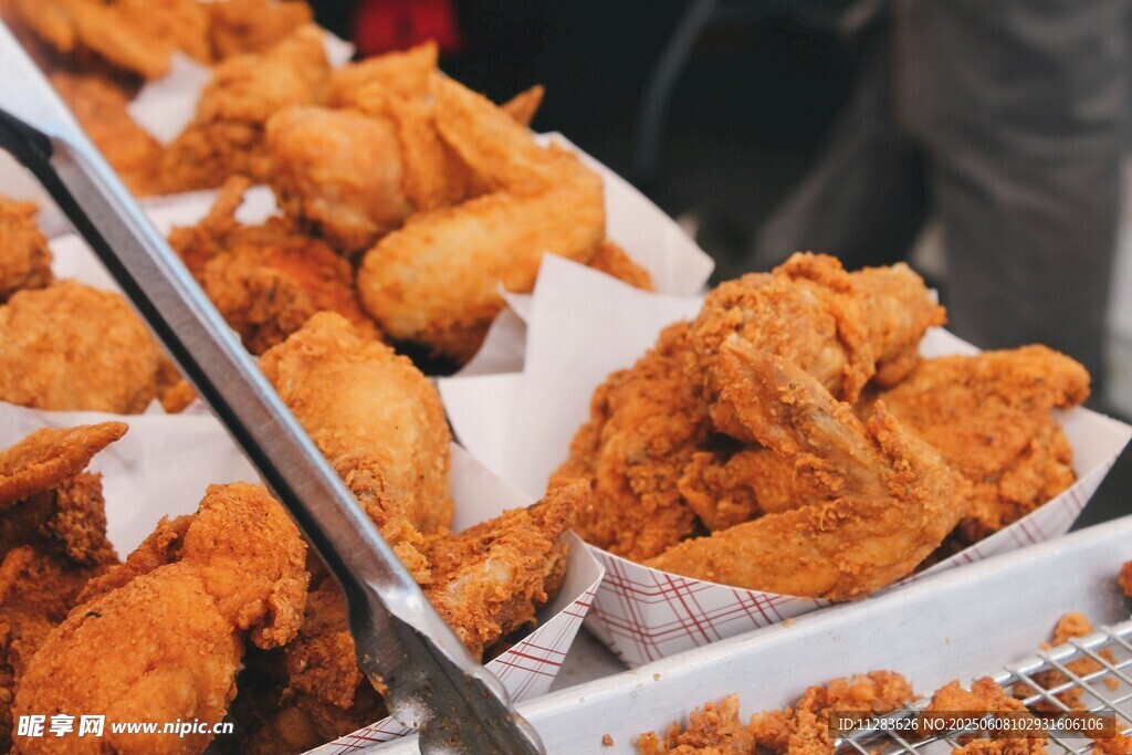 美味誘人的現炸酥脆炸雞