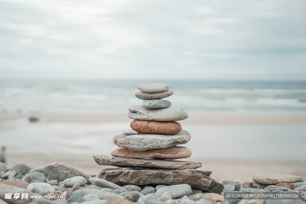 海邊石堆
