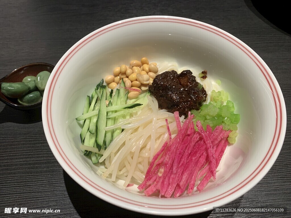 多彩蔬菜拌飯碗