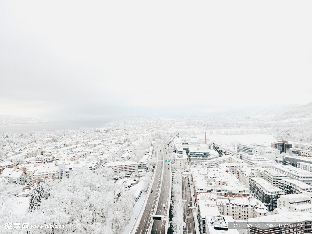 雪后城市全景俯瞰