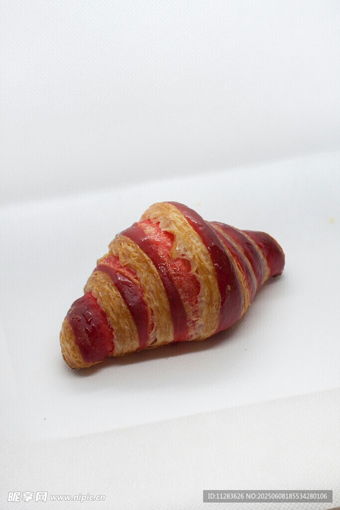 多彩條紋牛角面包