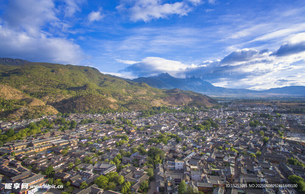 俯瞰城市與遠(yuǎn)山美景