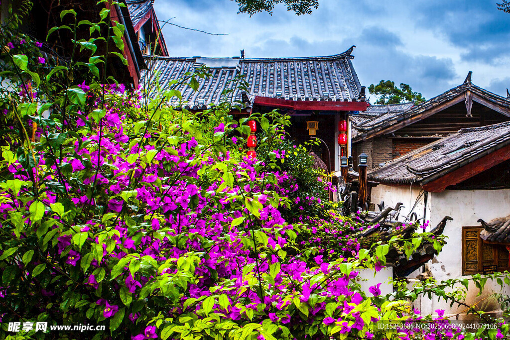 古宅繁花景