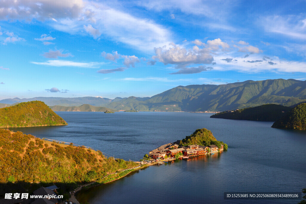 美麗湖景中的島嶼風光
