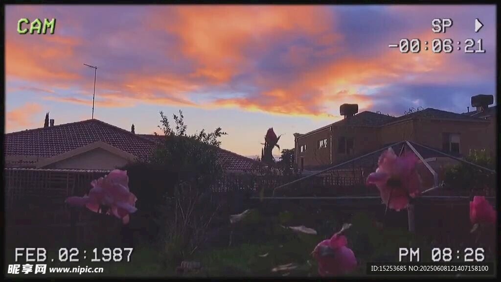 黃昏下的城市屋頂景觀
