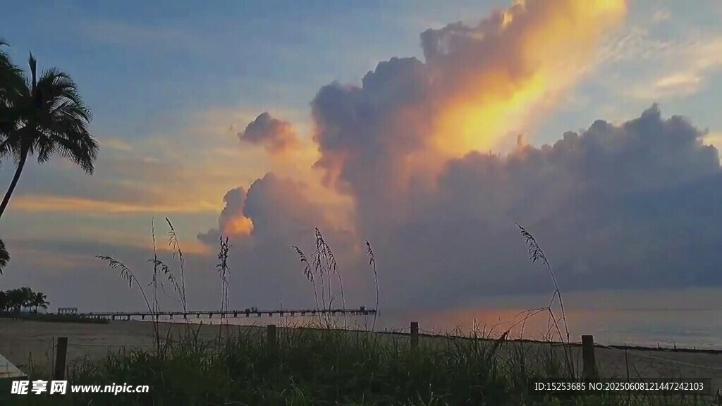 海邊絢麗晚霞美景