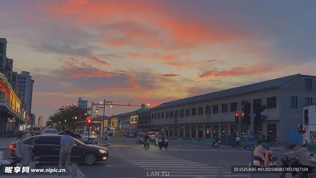 城市黃昏街道景象