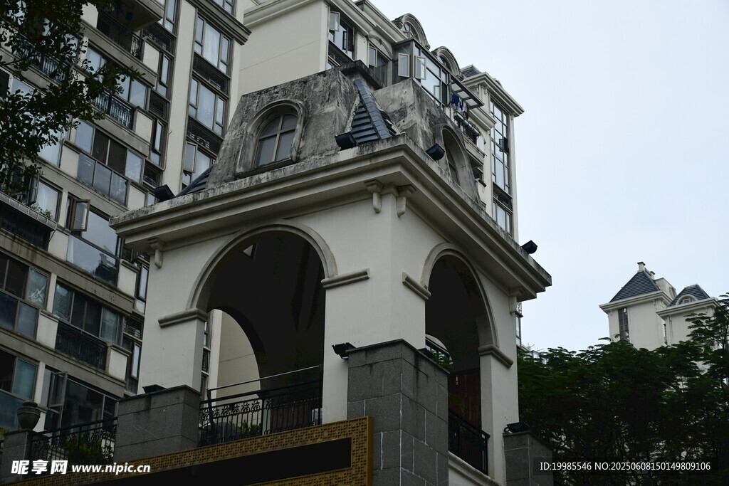 法式建筑屋頂灰色瓦面