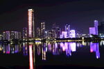 海邊建筑夜景倒影燈光