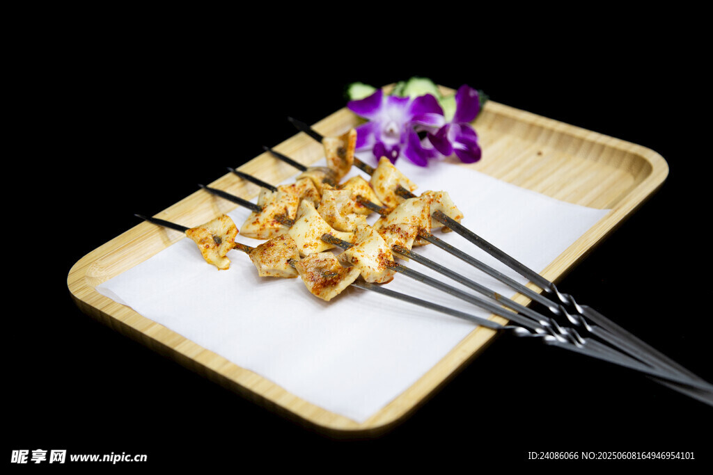 美味魷魚串擺盤精致