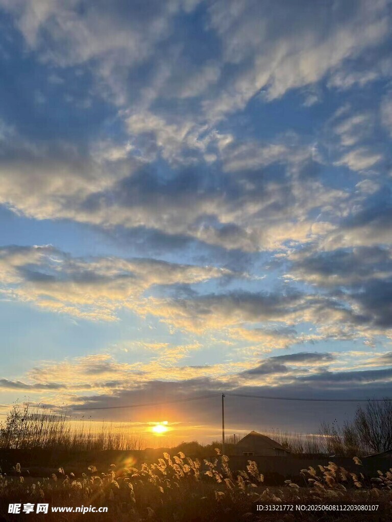 日落時分的美麗天空景色
