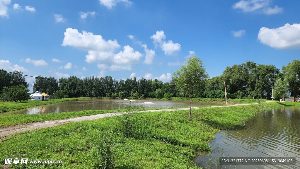 鄉村河畔美景