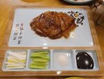 美味烤鴨配多樣佐料