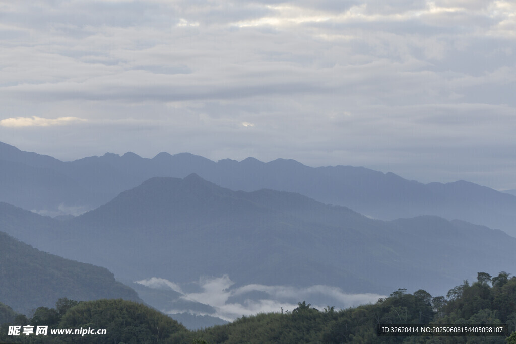 云霧 山脈