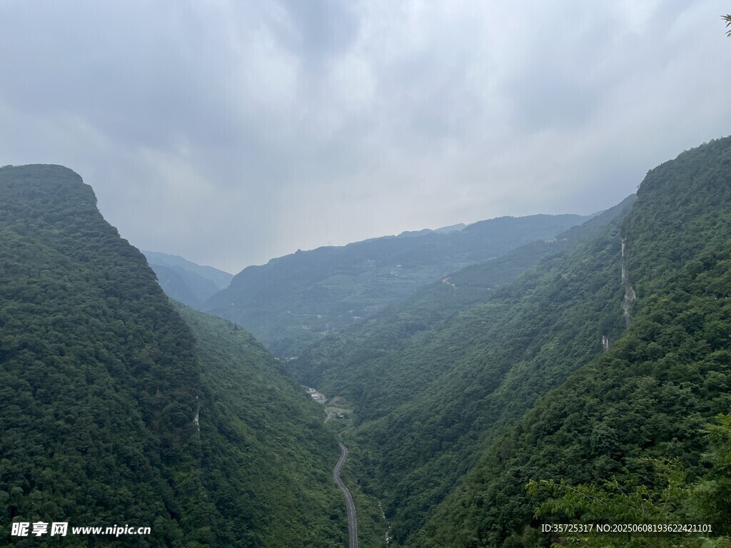 峽谷山間美景