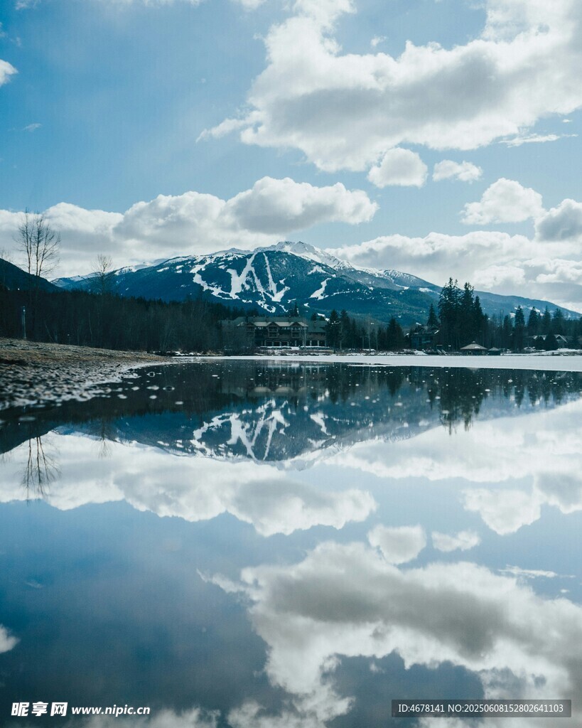 寧?kù)o山水倒影如畫(huà)美景