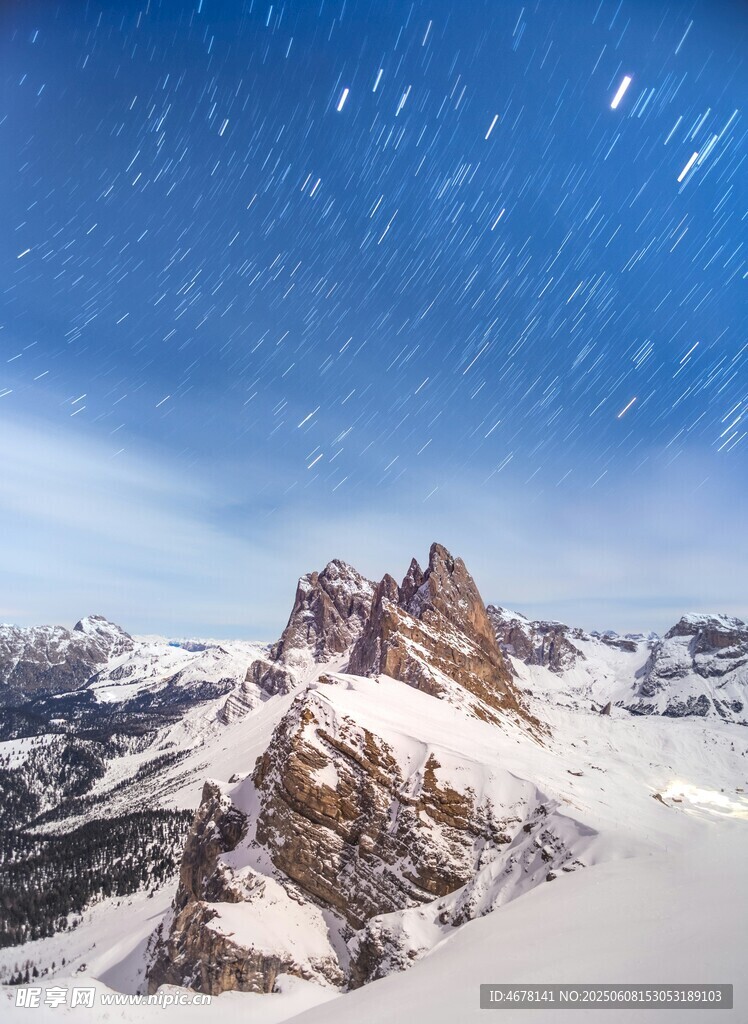 雪山星空壯麗自然景觀