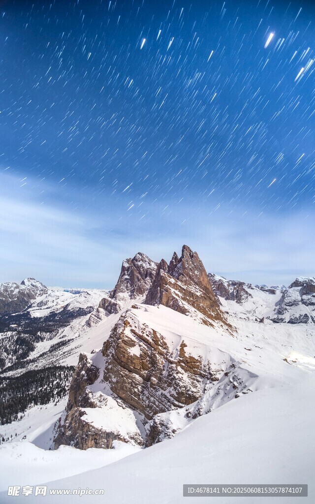 雪山星空壯麗自然景觀