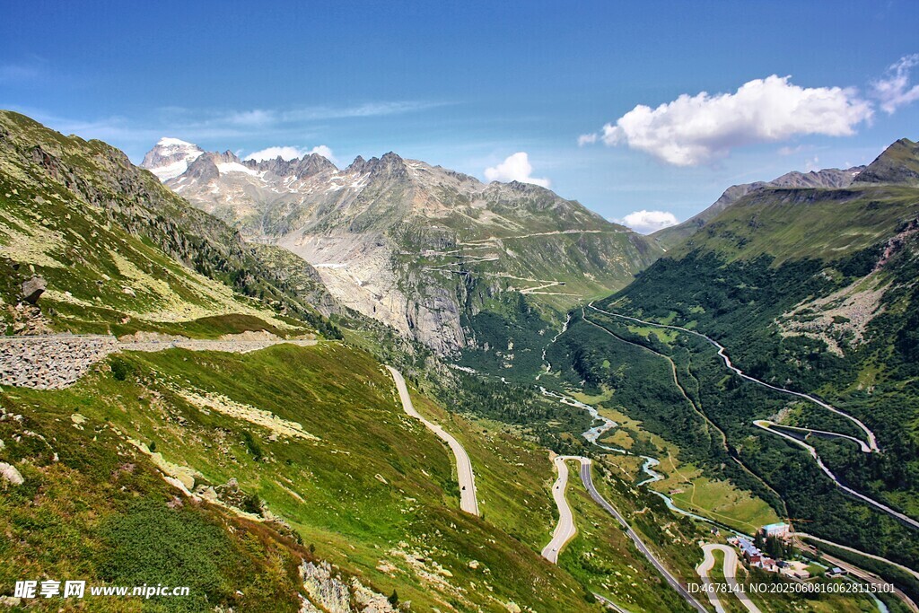 山間蜿蜒公路美景