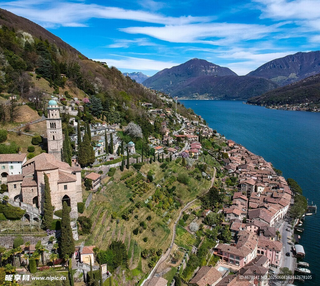 湖畔山城美景