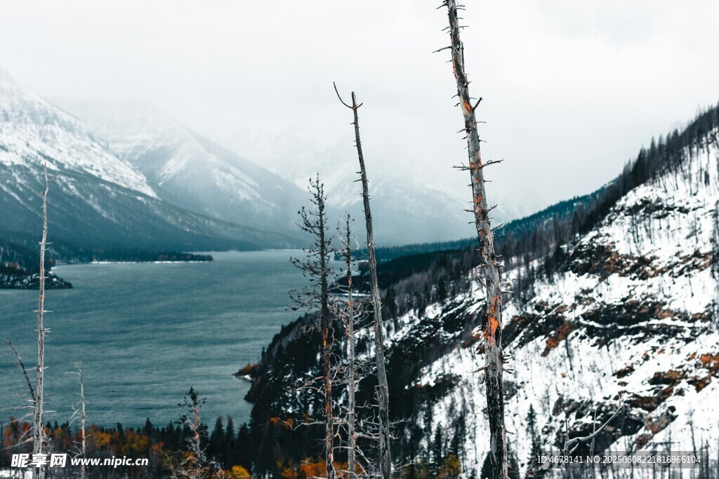 雪山湖泊冬日美景