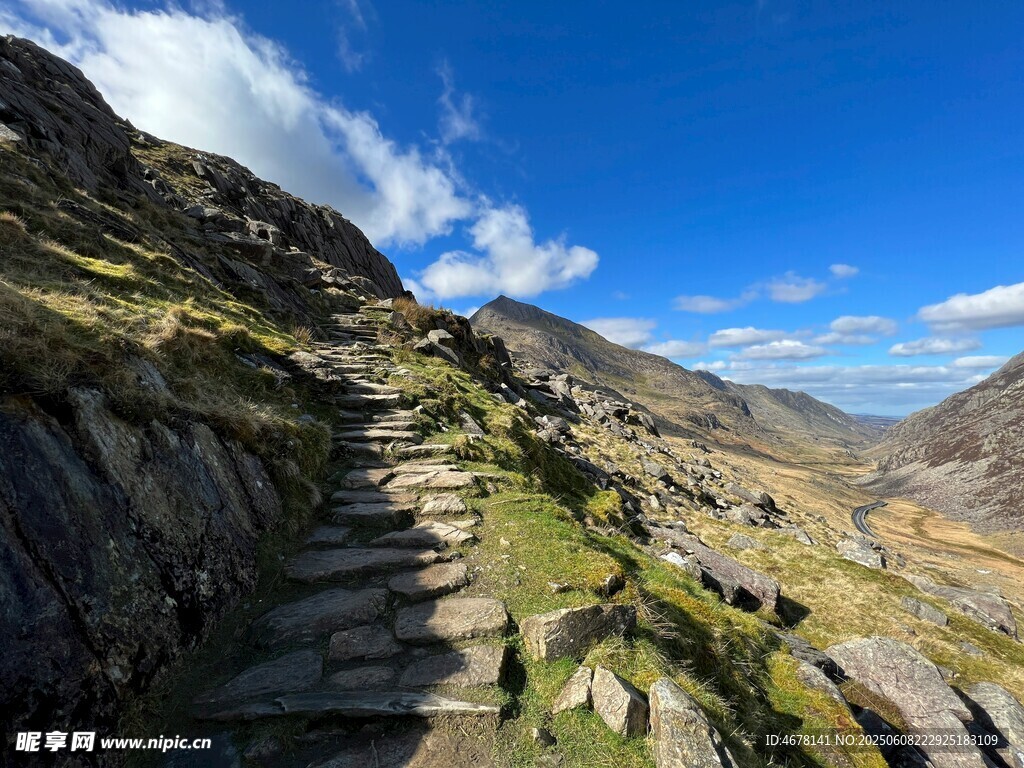 山間石階美景