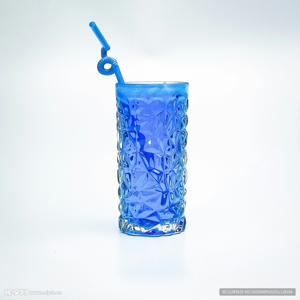 藍(lán)色玻璃水杯配藍(lán)色吸管