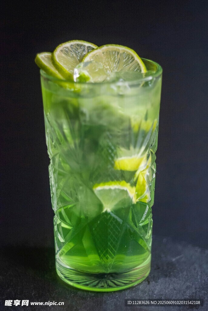 綠色檸檬雞尾酒飲品