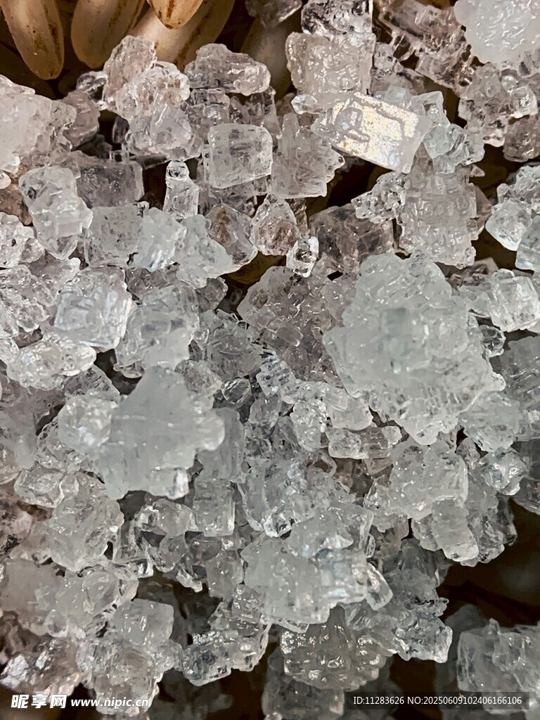 晶瑩剔透的碎冰塊