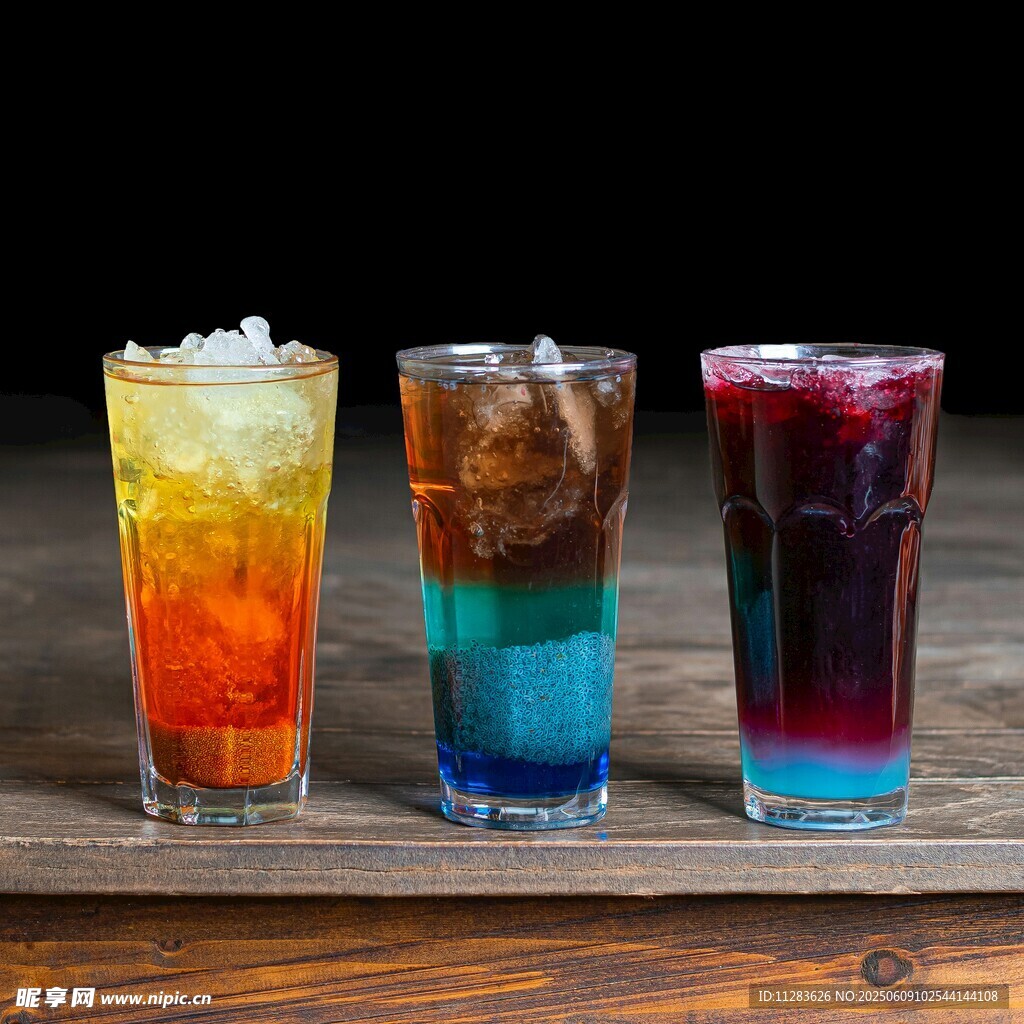 多彩分層創(chuàng)意雞尾酒展示