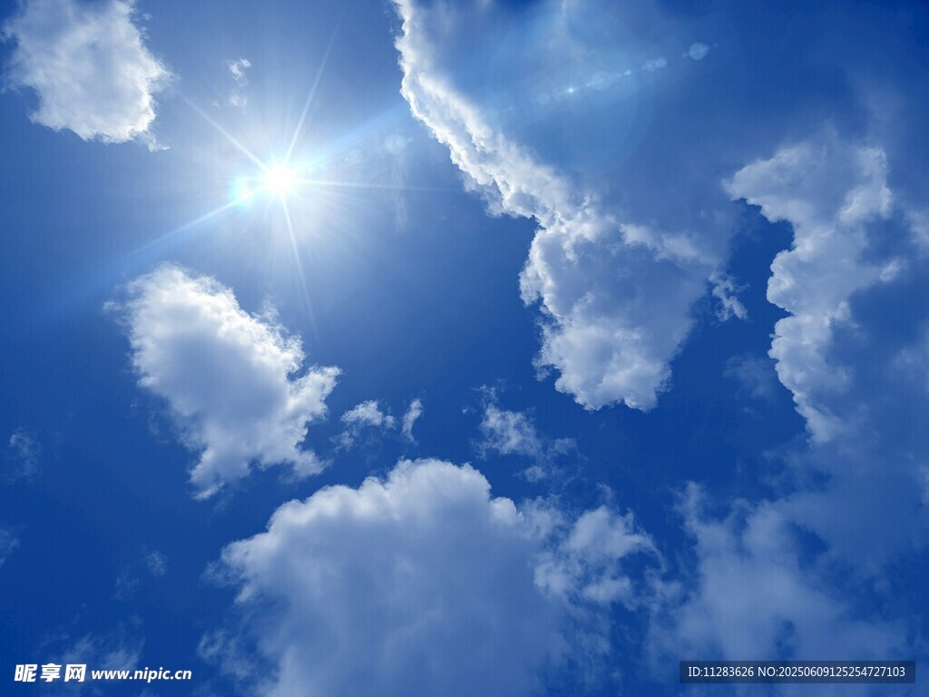 晴朗藍天與閃耀陽光