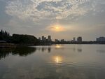 湖畔日落美景