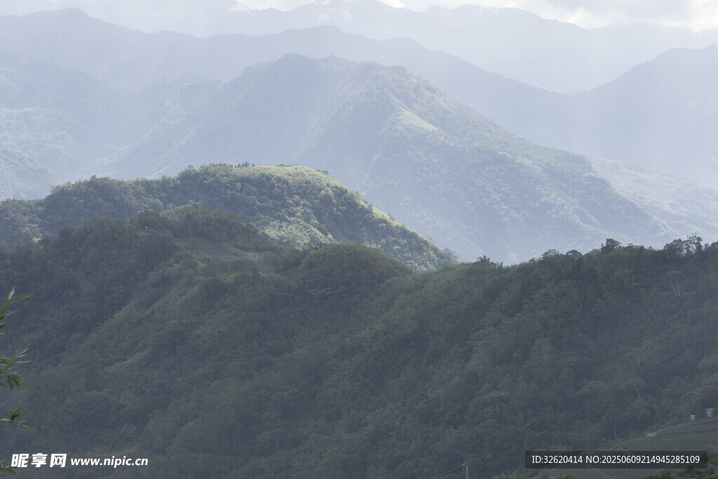 連綿青山美景