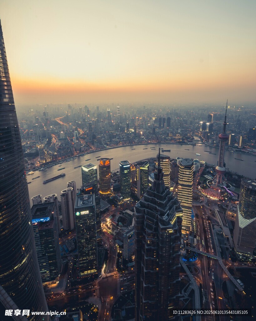 上海城市天際線黃昏美景