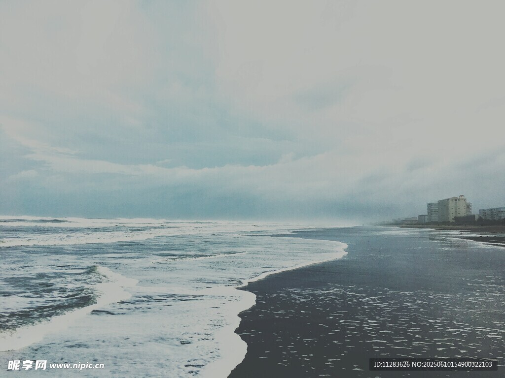 海浪輕拍岸
