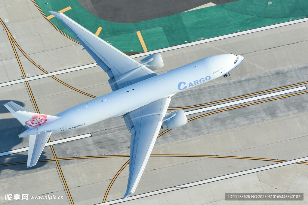機場跑道上的大型客機