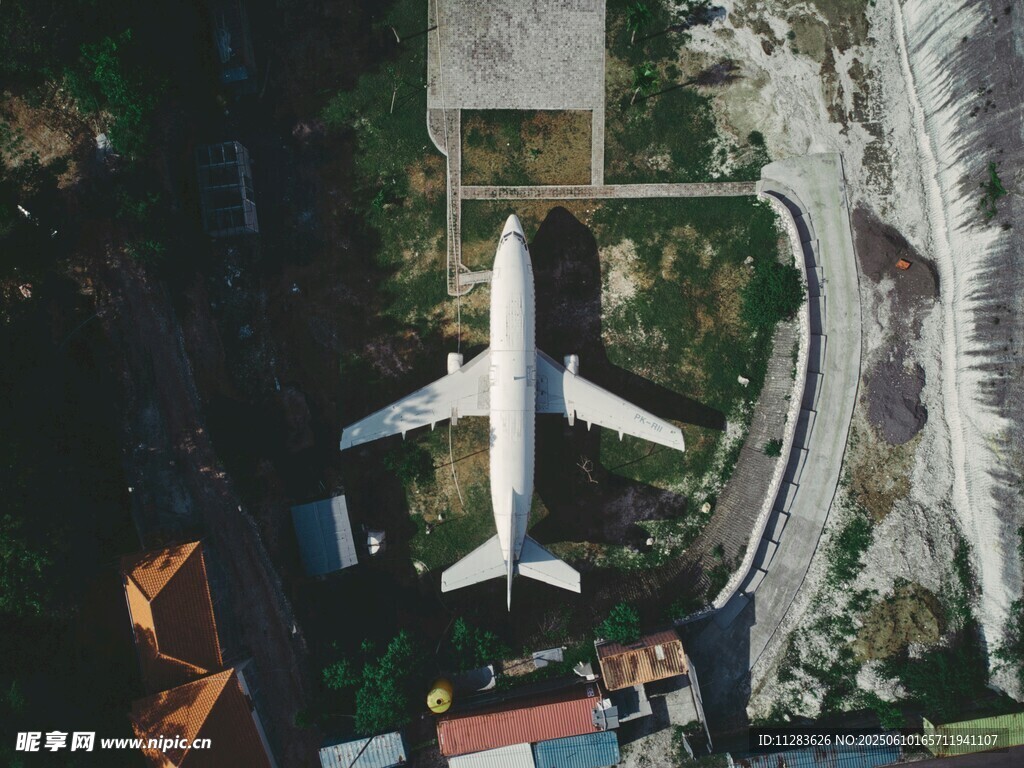 停機坪上的大型客機