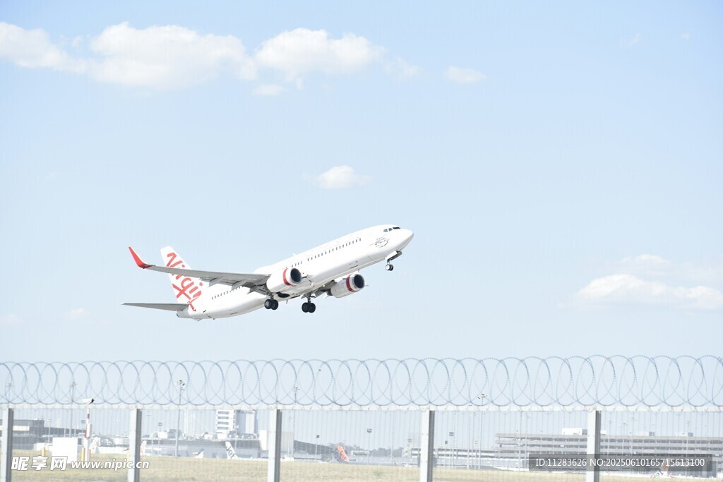 飛機(jī)起飛瞬間