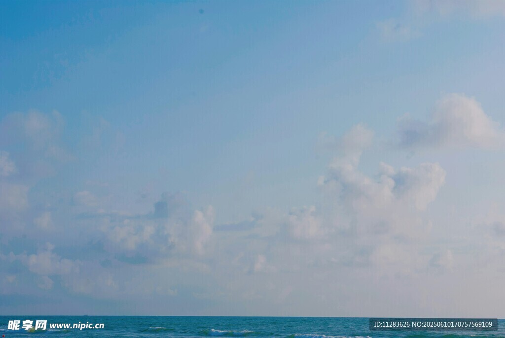 海邊藍天美景