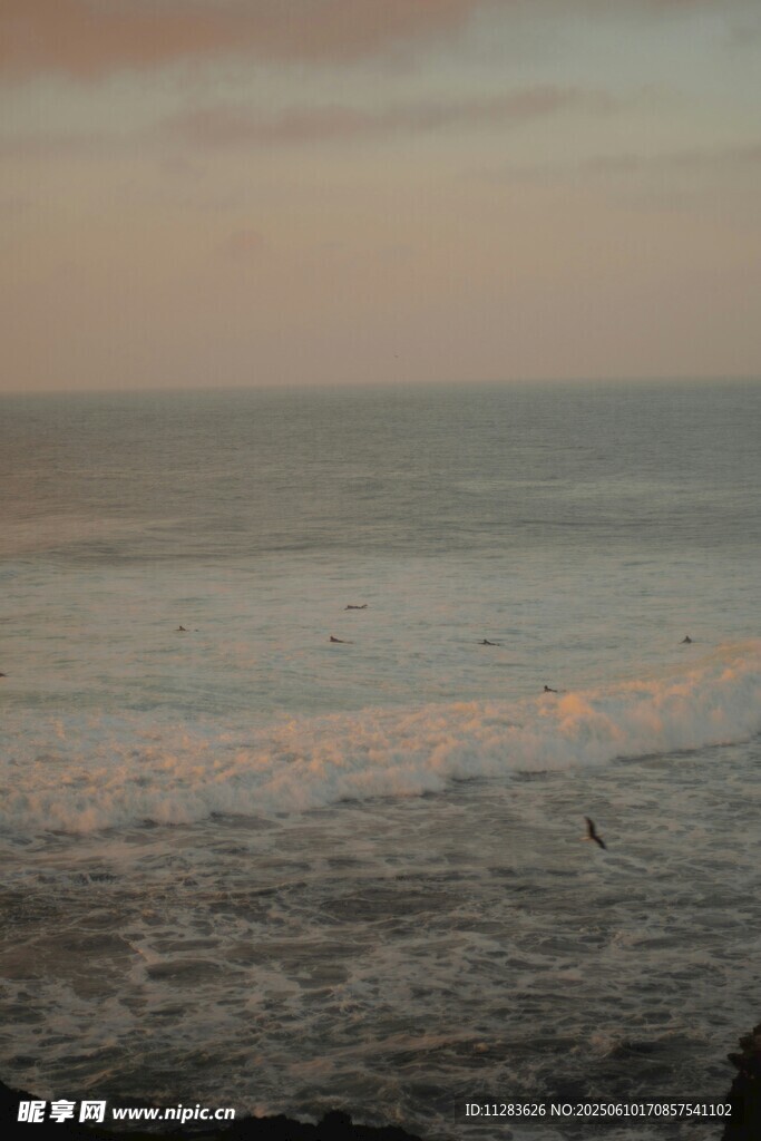 黃昏下的寧靜海面