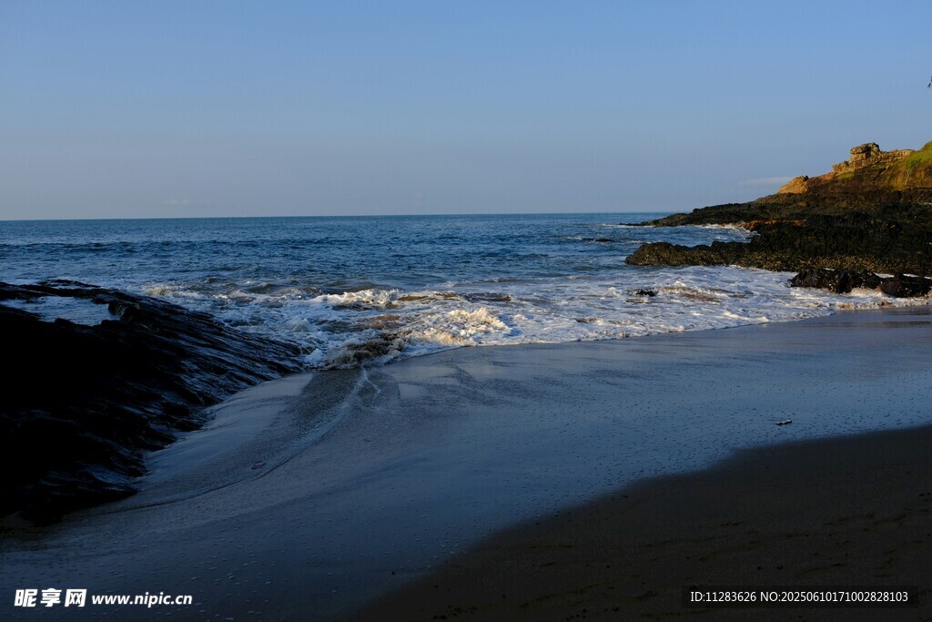 海邊沙灘海浪美景