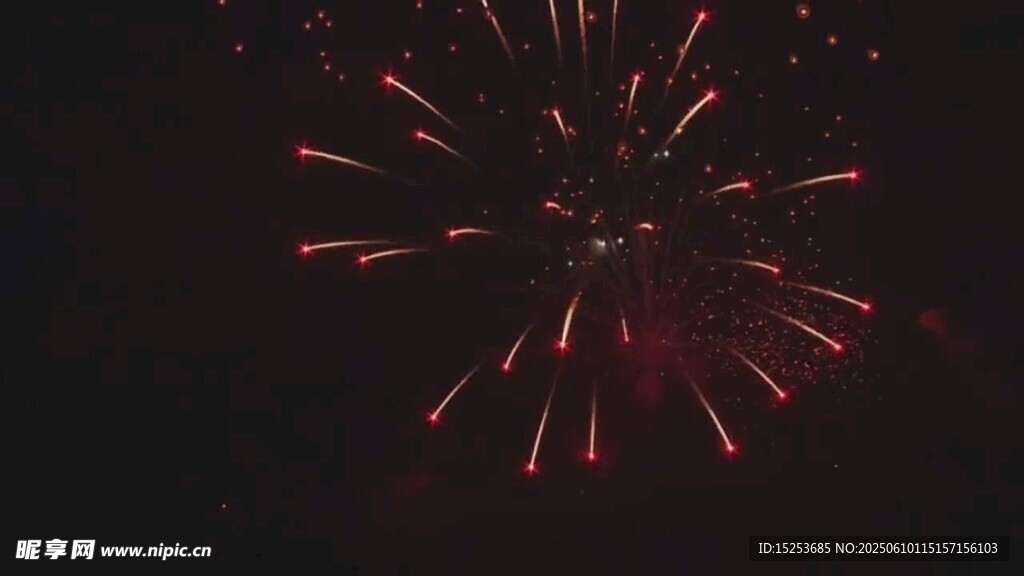 夜空中綻放的絢麗紅煙花