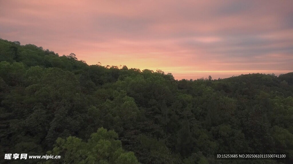 山林暮色美景