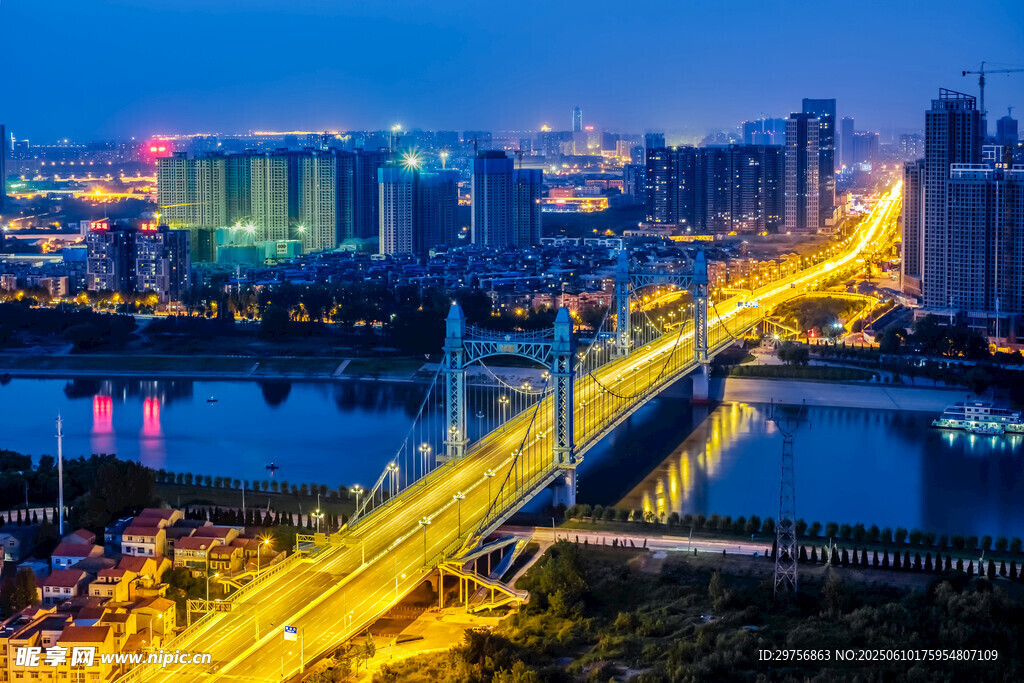 城市橋梁璀璨夜景