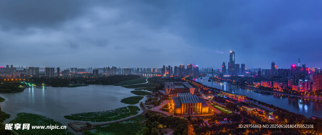 城市湖畔夜景璀璨風(fēng)光