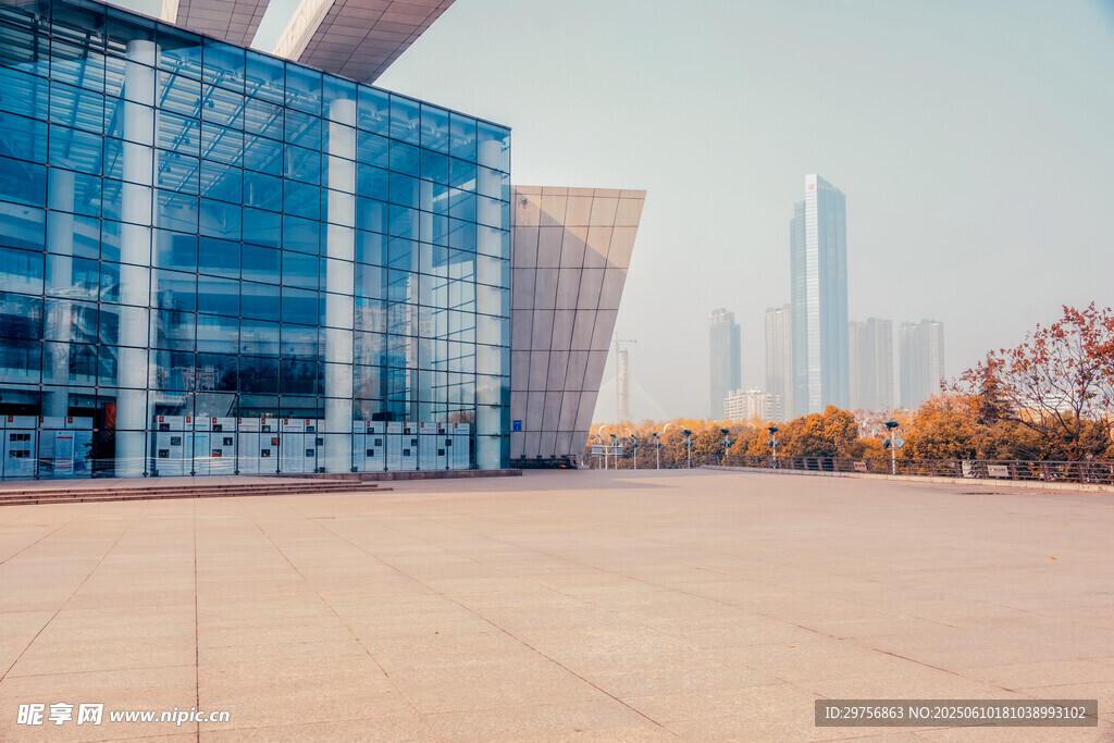 現(xiàn)代都市玻璃建筑廣場(chǎng)景觀